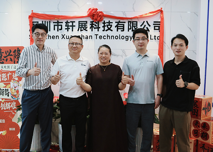 轩展科技创始人王辉明先生、唐植香女士与索尼中国贵宾合影